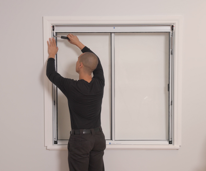Fix the frame to the window